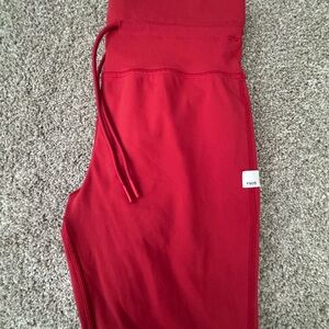 Vuori Women's Daily Leggings in Scarlet